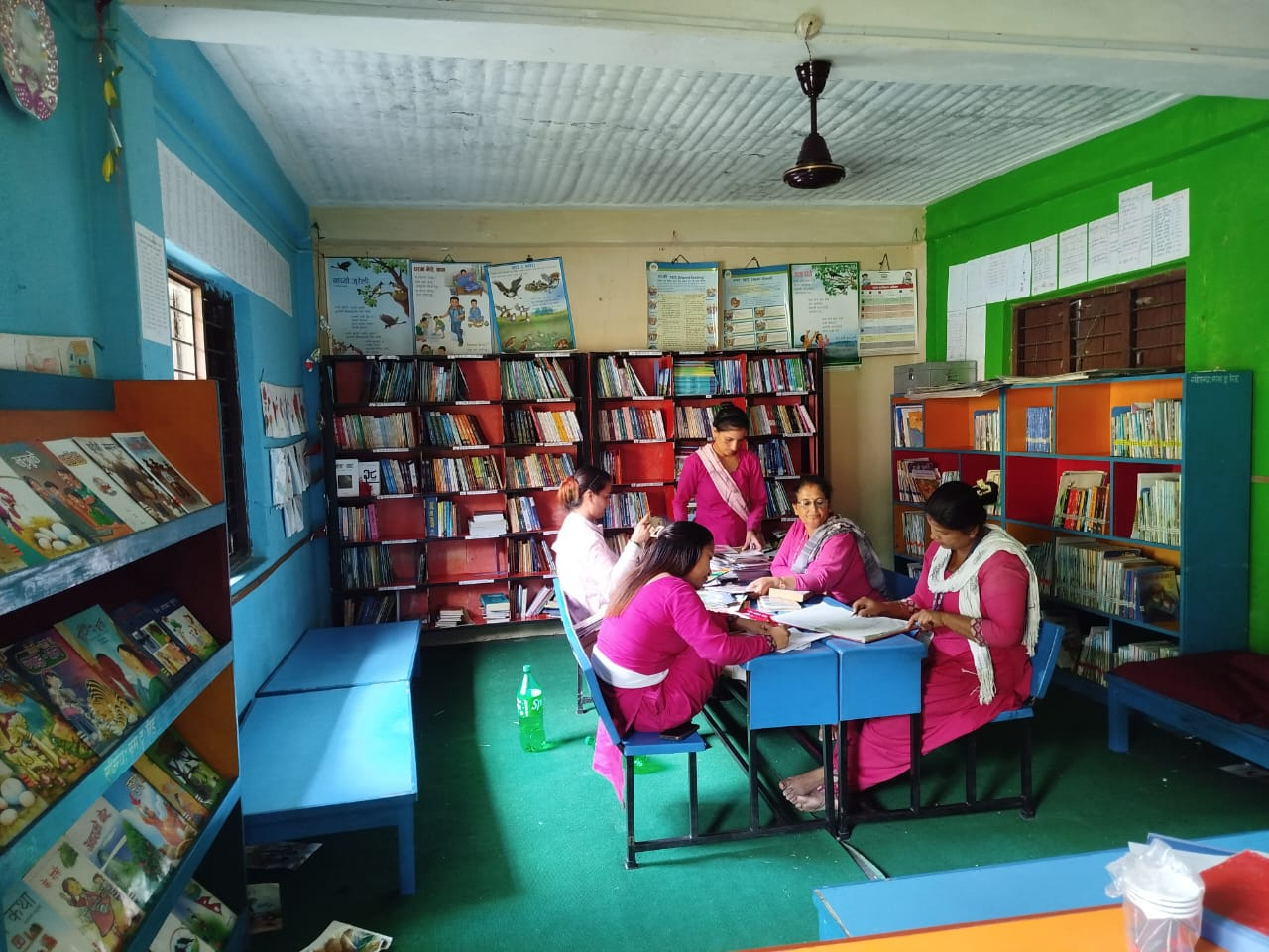 Shramik School Library - श्री श्रमिक आधारभूत विद्यालय पुस्तकालय
